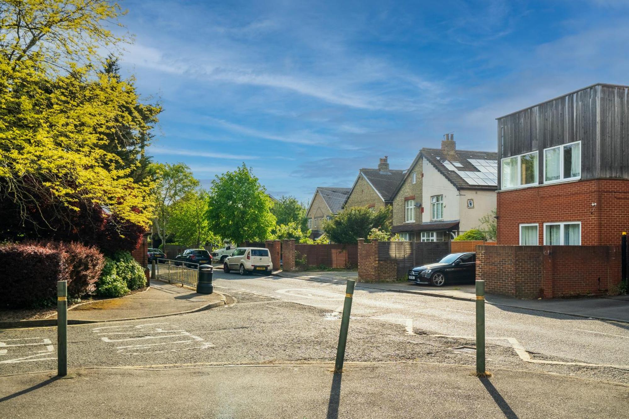 Modern 2 Bedroom Apartment In Mitcham, London ภายนอก รูปภาพ