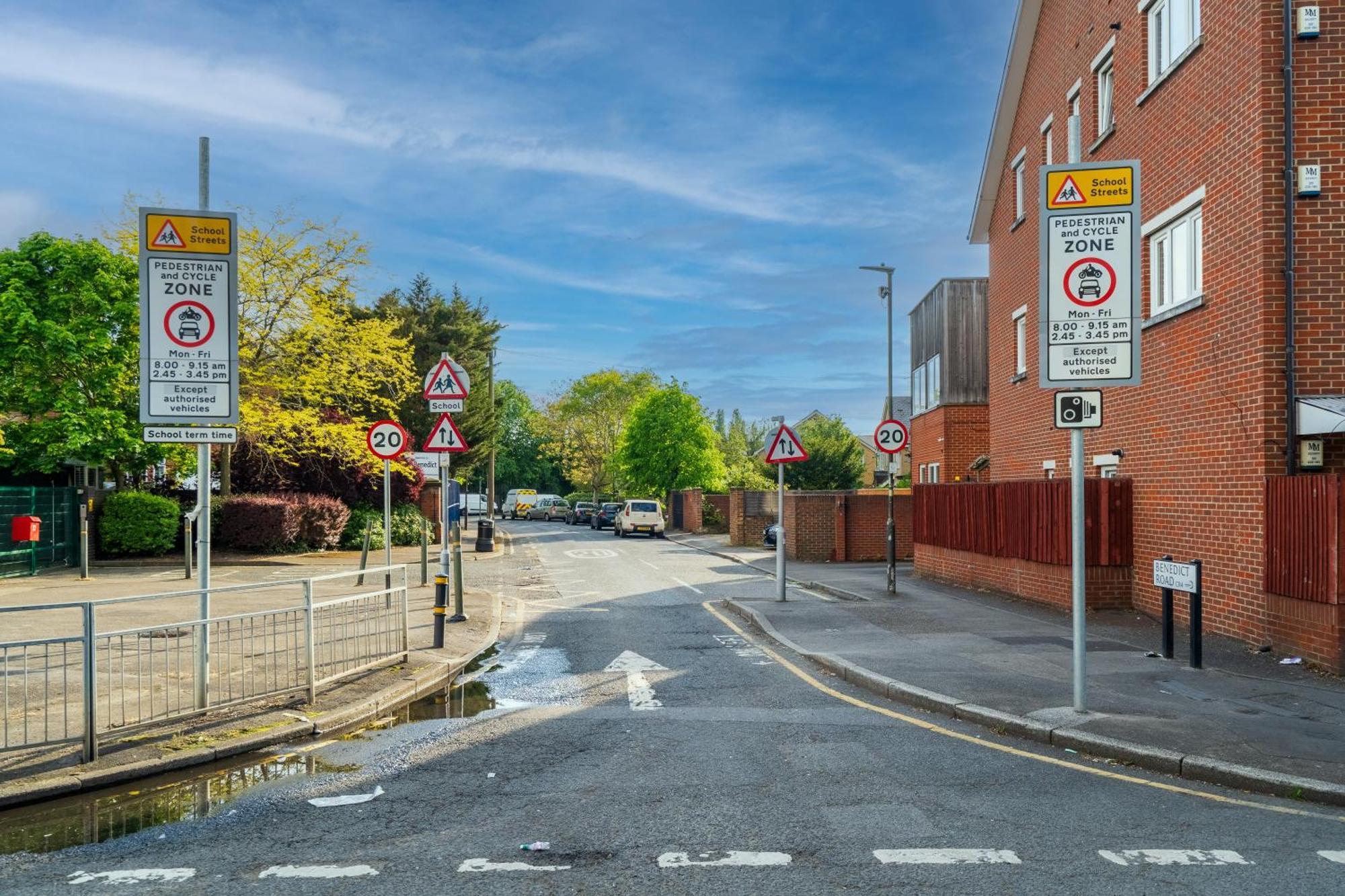 Modern 2 Bedroom Apartment In Mitcham, London ภายนอก รูปภาพ