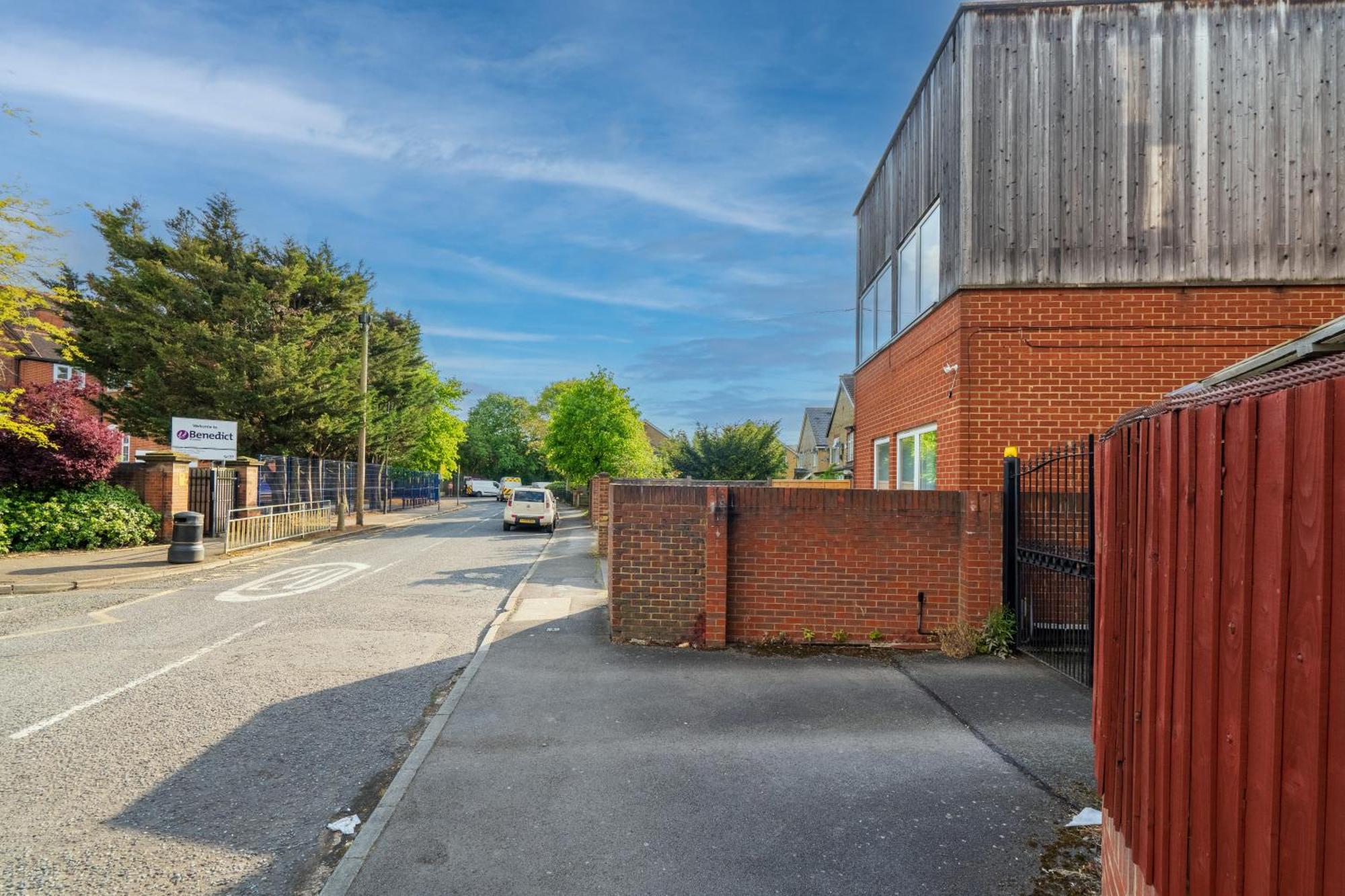Modern 2 Bedroom Apartment In Mitcham, London ภายนอก รูปภาพ