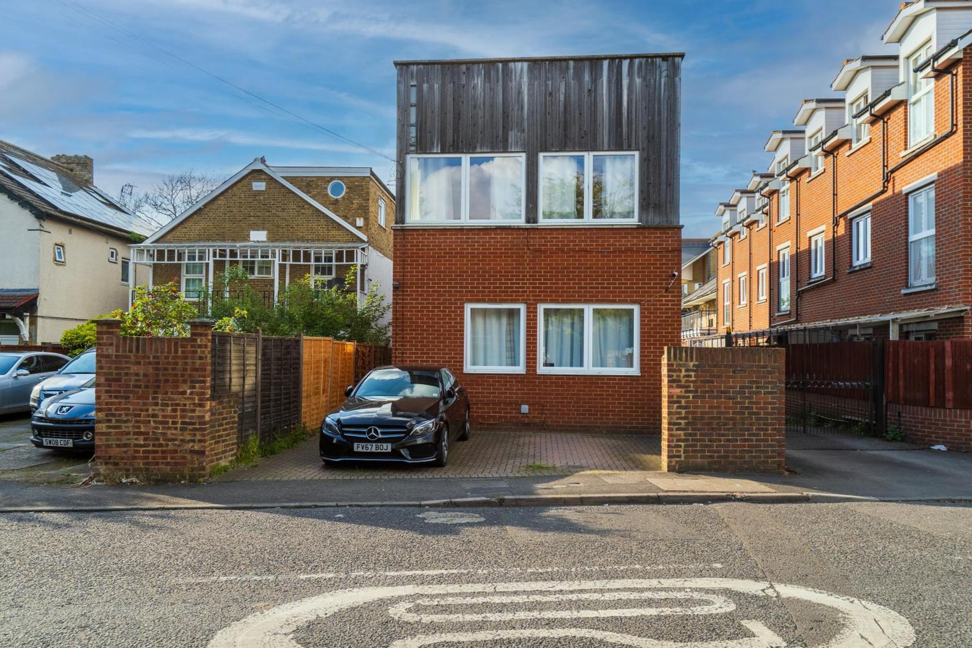 Modern 2 Bedroom Apartment In Mitcham, London ภายนอก รูปภาพ