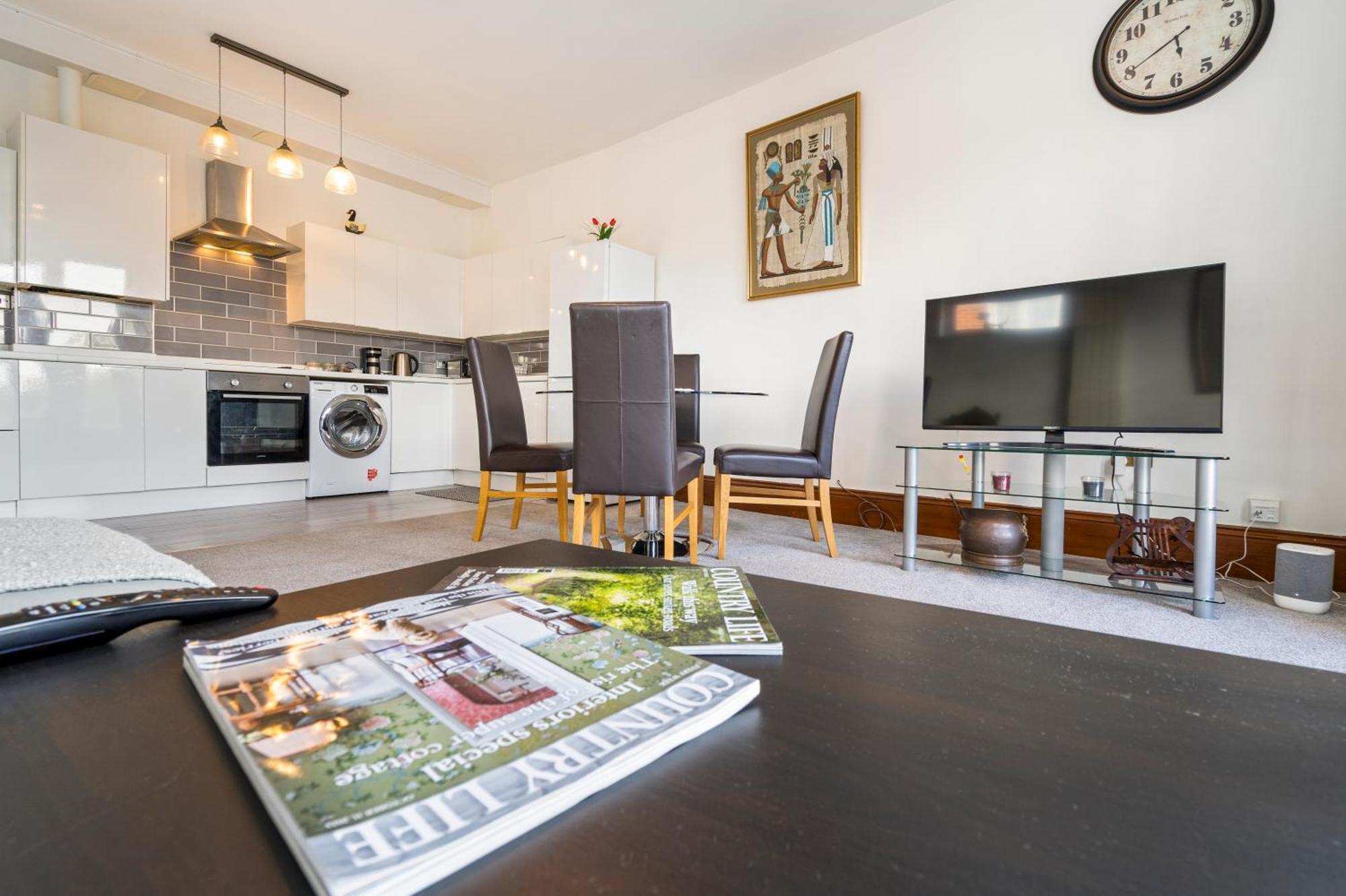 Modern 2 Bedroom Apartment In Mitcham, London ภายนอก รูปภาพ