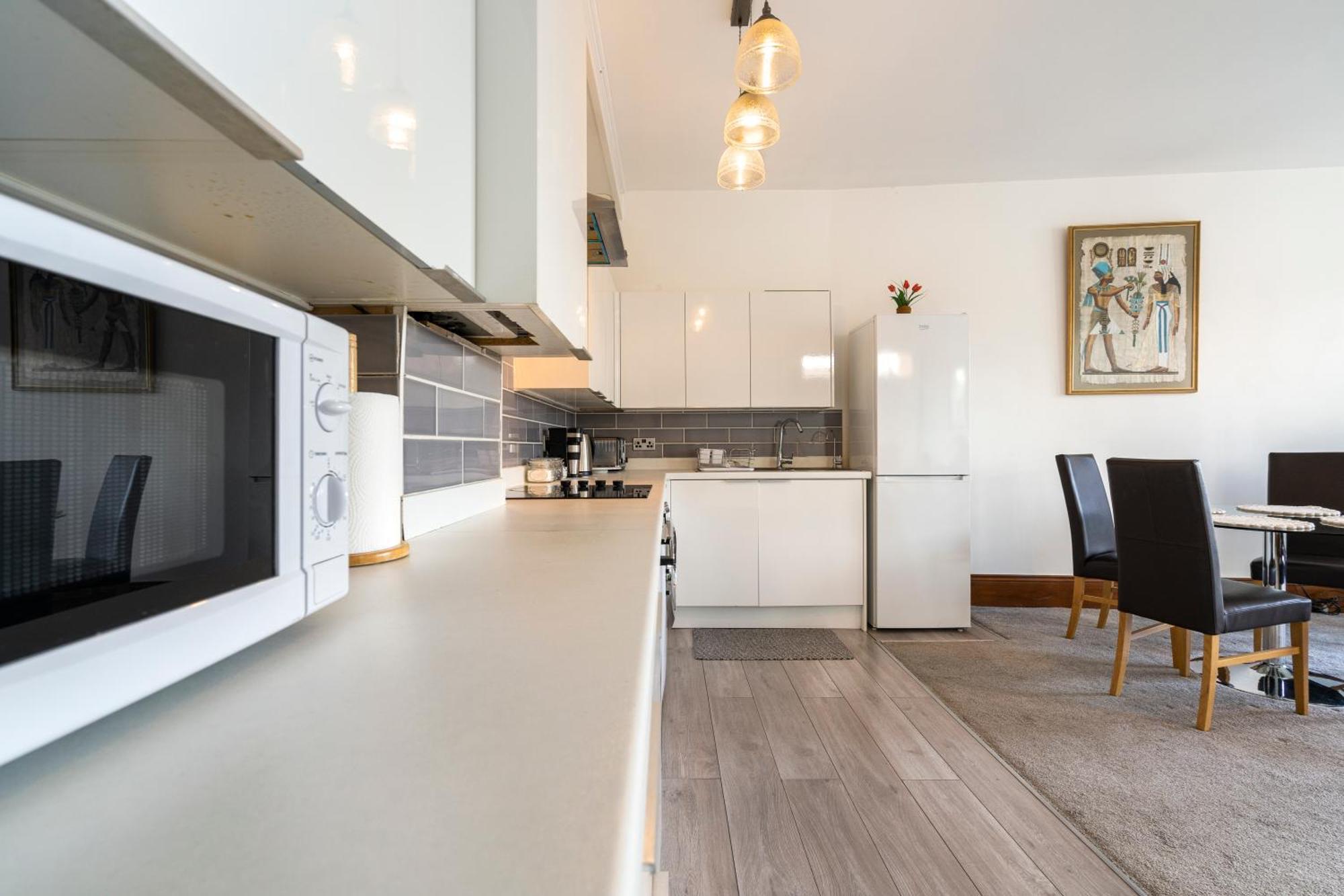 Modern 2 Bedroom Apartment In Mitcham, London ภายนอก รูปภาพ