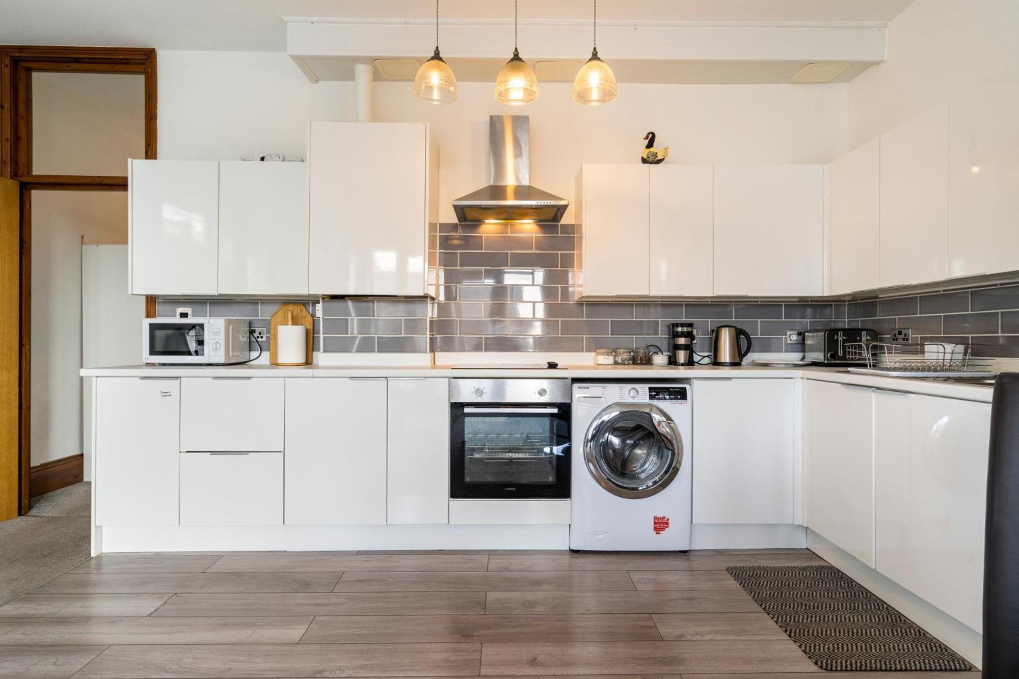 Modern 2 Bedroom Apartment In Mitcham, London ภายนอก รูปภาพ